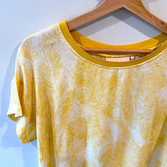 Karen By Simonsen Women’s Yellow White Leaf Patterned Tee Crewneck Size 8 - Picture 3 of 4